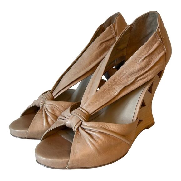Donald J Pliner Womens Size
8 M Beige Wedge Sandals
Becca Leather High Heels - Picture 1 of 13